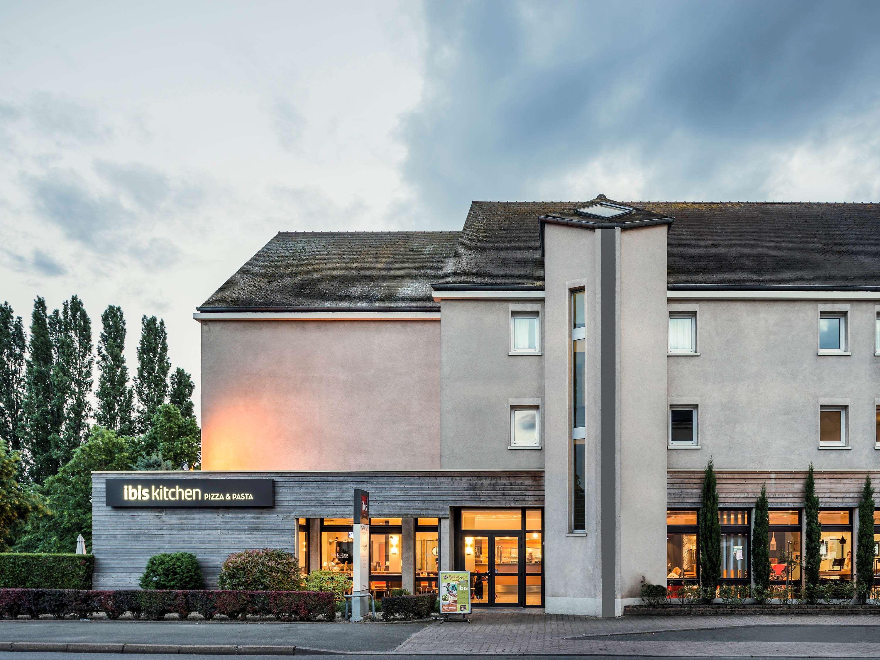 B&B Hotel Chartres Centre Cathedrale Exterior photo