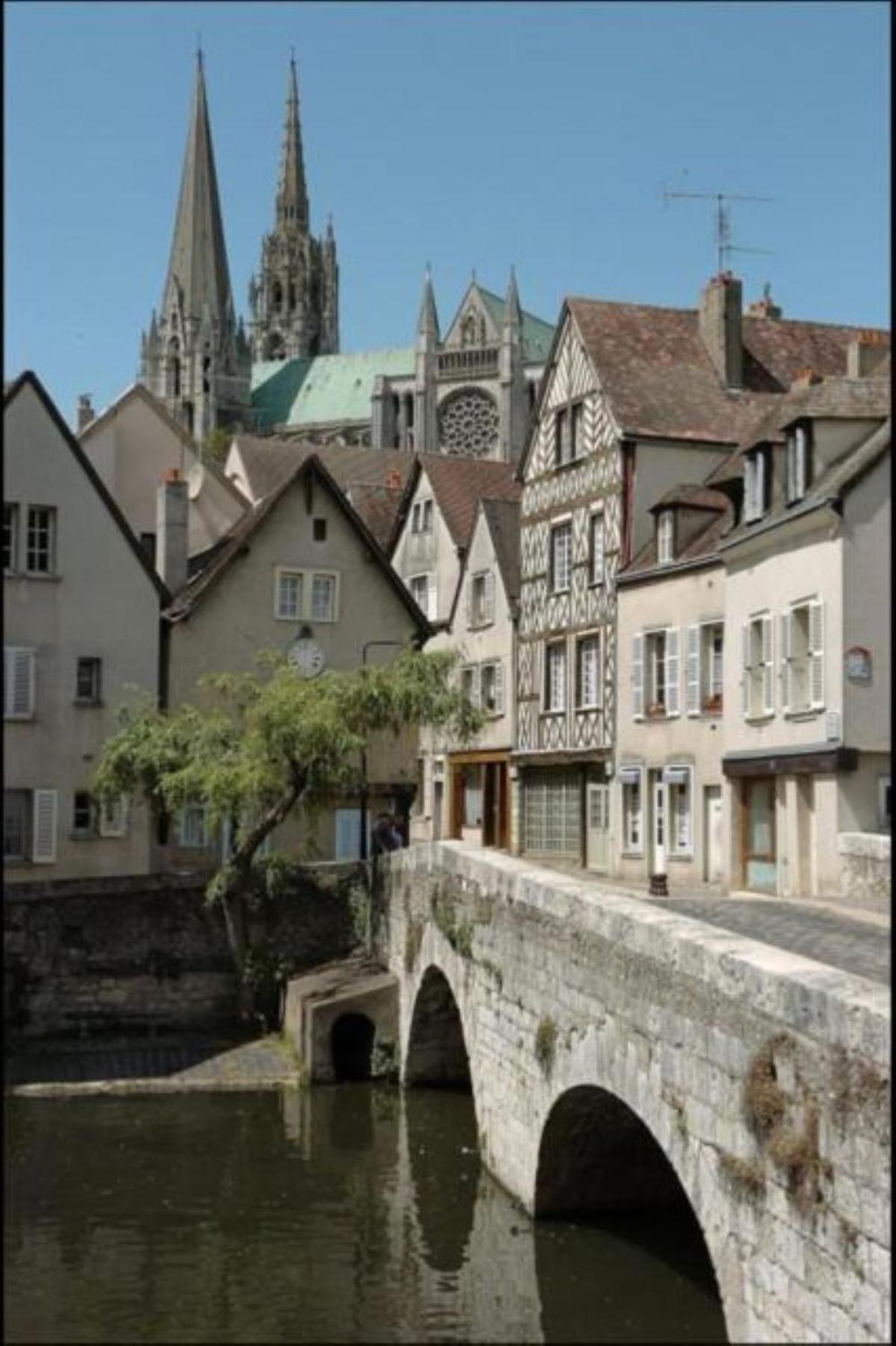 B&B Hotel Chartres Centre Cathedrale Exterior photo