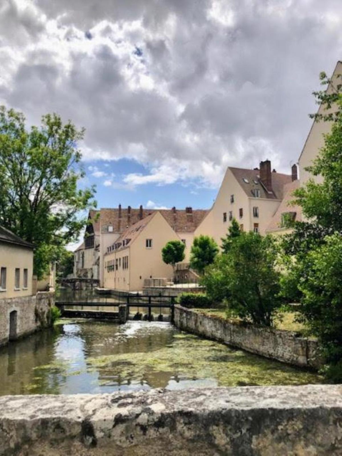 B&B Hotel Chartres Centre Cathedrale Exterior photo